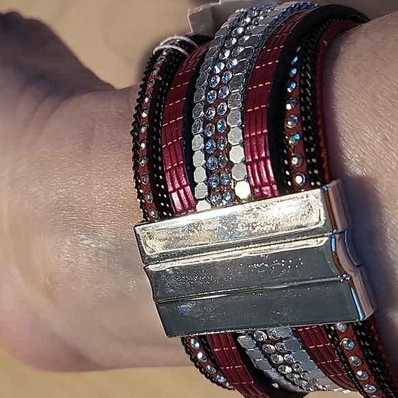 Brand new multistrand bracelet - Picture 3 of 3